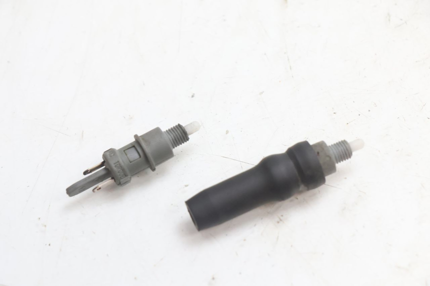 photo de INTERRUPTOR DE LUZ DE FREIO PEUGEOT VIVACITY 50 (1998 - 2003) - Detalhe da peça