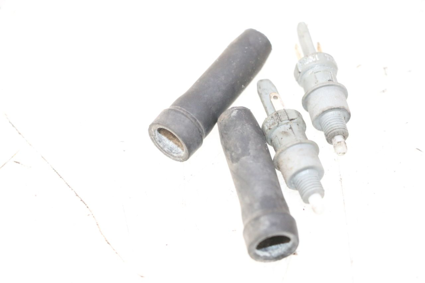 photo de INTERRUPTOR DE LUZ DE FREIO PEUGEOT VIVACITY 50 (2004 - 2009) - Zoom do estado de desgaste