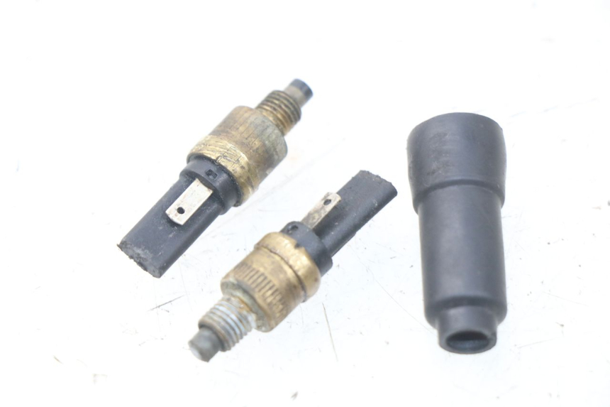 photo de INTERRUPTOR DE LUZ DE FREIO PEUGEOT VIVACITY 100 (1999 - 2008) - Detalhe da peça