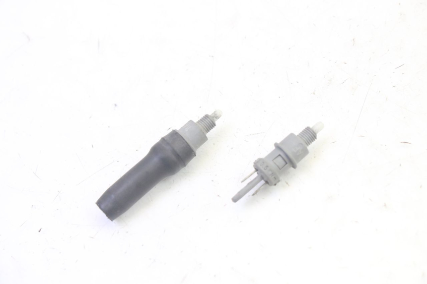 photo de INTERRUPTOR DE LUZ DE FREIO PEUGEOT VIVACITY 100 (1999 - 2008) - Detalhe da peça