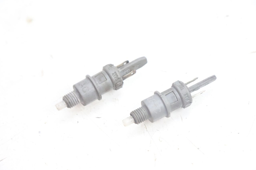 photo de INTERRUPTOR DE LUZ DE FREIO PEUGEOT VIVACITY 100 (1999 - 2008) - Vista principal