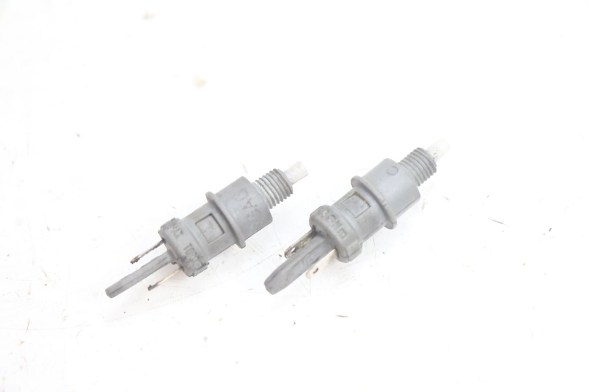 photo de INTERRUPTOR DE LUZ DE FREIO PEUGEOT VIVACITY 100 (1999 - 2008) - Detalhe da peça