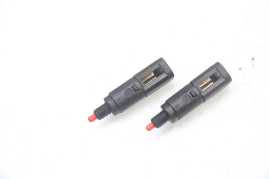 photo de INTERRUPTOR DE LUZ DE FREIO PIAGGIO X9 EVOLUTION 125 (2003 - 2007) - Vista principal
