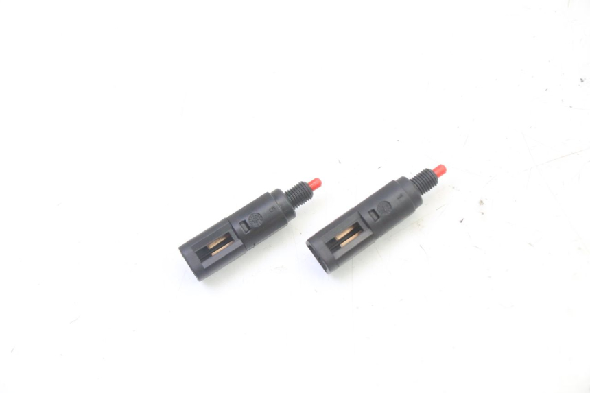 photo de INTERRUPTOR DE LUZ DE FREIO PIAGGIO X9 EVOLUTION 125 (2003 - 2007) - Zoom do estado de desgaste