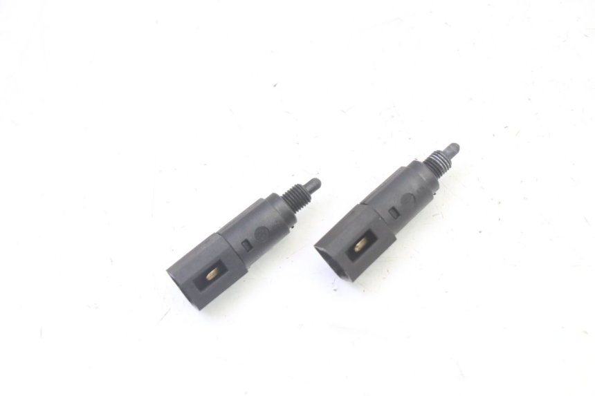 photo de INTERRUPTOR DE LUZ DE FREIO PIAGGIO X9 EVOLUTION 125 (2003 - 2007) - Detalhe da peça