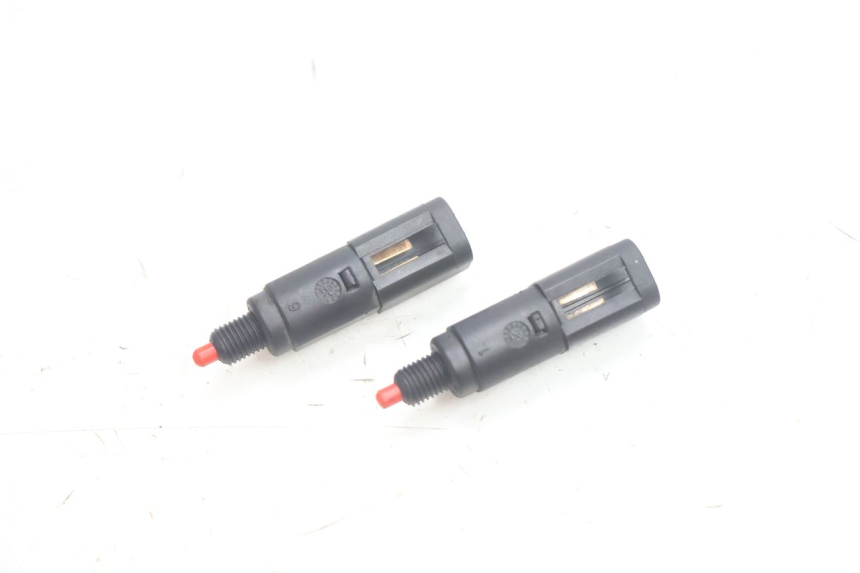 photo de INTERRUPTOR DE LUZ DE FREIO PIAGGIO X9 EVOLUTION 125 (2003 - 2007) - Vista principal