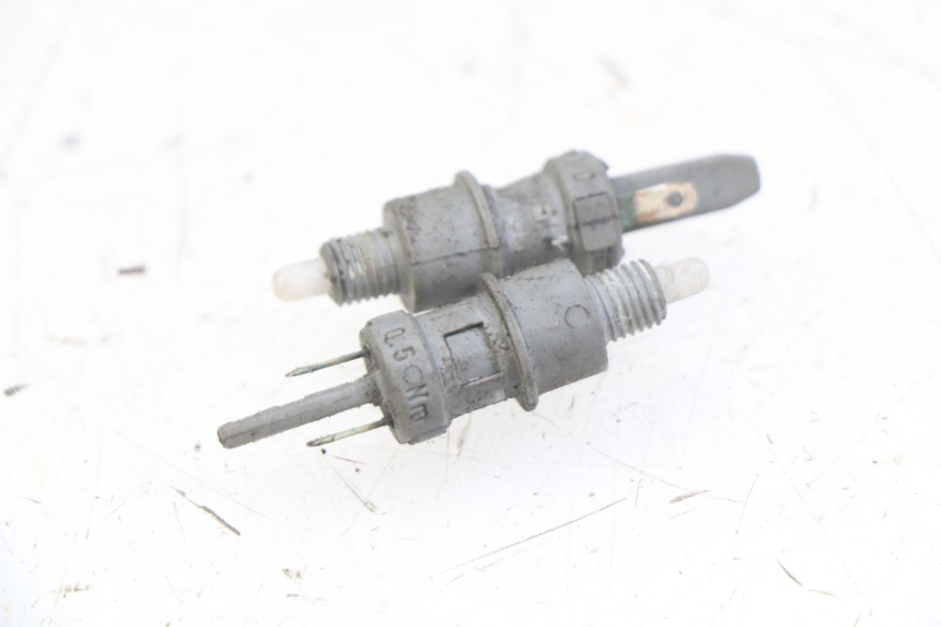 photo de INTERRUPTOR DE LUZ DE FREIO PIAGGIO X9 125 (2000 - 2003) - Vista principal