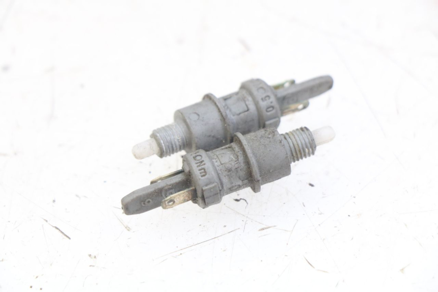 photo de INTERRUPTOR DE LUZ DE FREIO PIAGGIO X9 125 (2000 - 2003) - Detalhe da peça