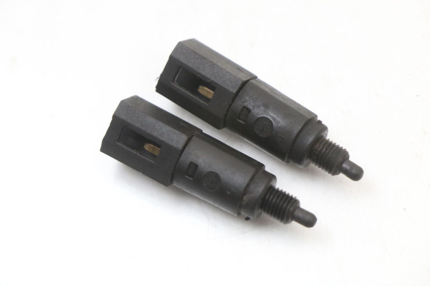 photo de INTERRUPTOR DE LUZ DE FREIO PIAGGIO X9 125 (2000 - 2003) - Detalhe da peça
