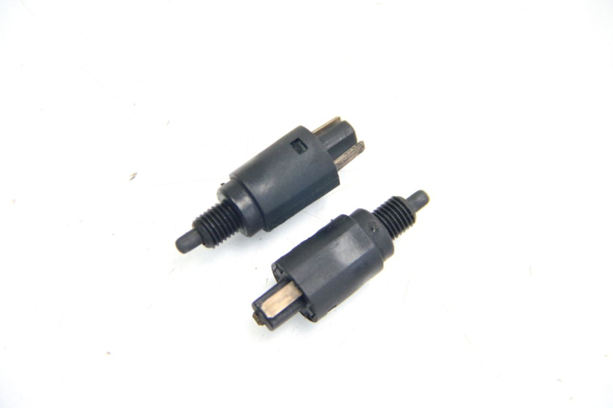 photo de INTERRUPTOR DE LUZ DE FREIO PIAGGIO XEVO - X EVO 125 (2007 - 2017) - Vista principal