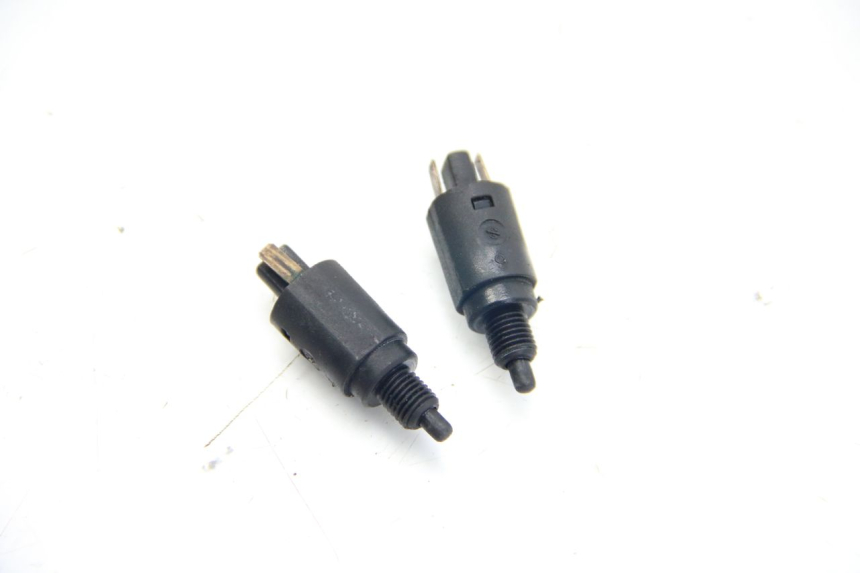 photo de INTERRUPTOR DE LUZ DE FREIO PIAGGIO XEVO - X EVO 125 (2007 - 2017) - Outro ângulo de visão