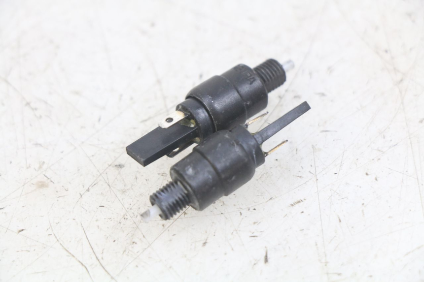 photo de INTERRUPTOR DE LUZ DE FREIO PIAGGIO XEVO - X EVO 125 (2007 - 2017) - Vista principal