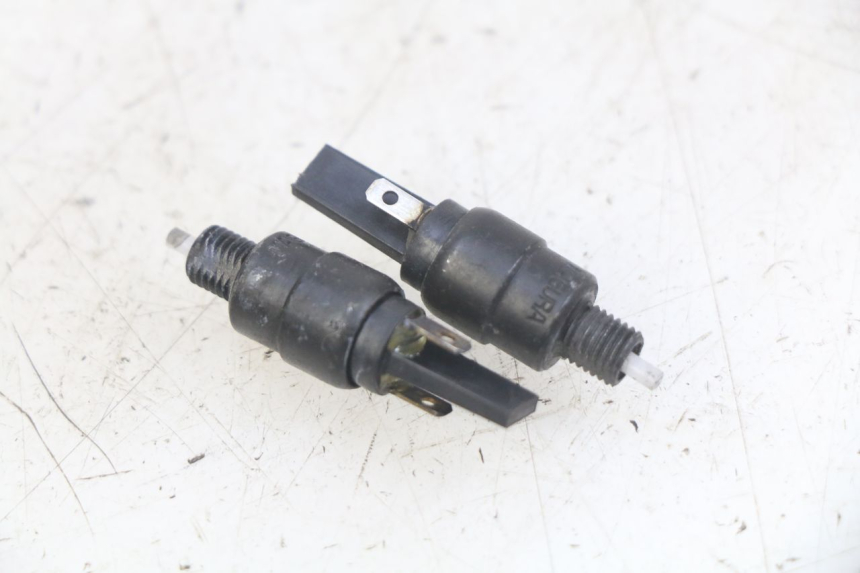 photo de INTERRUPTOR DE LUZ DE FREIO PIAGGIO XEVO - X EVO 125 (2007 - 2017) - Detalhe da peça