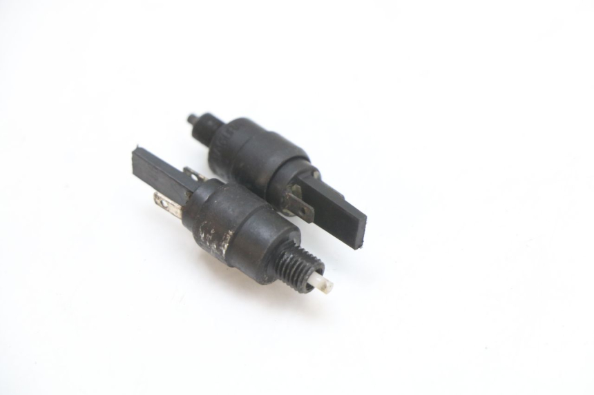 photo de INTERRUPTOR DE LUZ DE FREIO PIAGGIO XEVO - X EVO 125 (2007 - 2017) - Vista principal