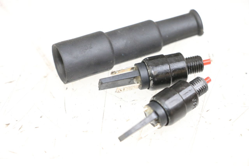 photo de INTERRUPTOR DE LUZ DE FREIO PIAGGIO XEVO - X EVO 125 (2007 - 2017) - Detalhe da peça