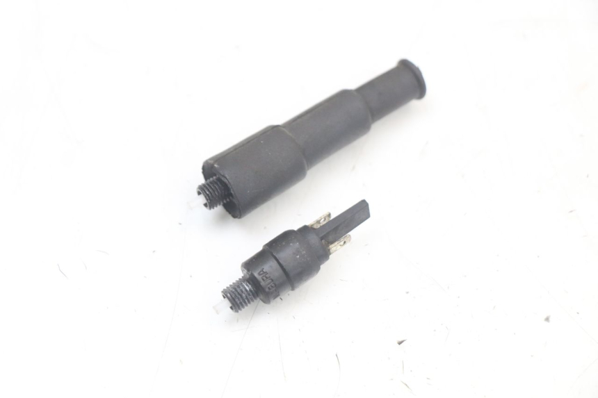 photo de INTERRUPTOR DE LUZ DE FREIO PIAGGIO XEVO - X EVO 125 (2007 - 2017) - Vista principal