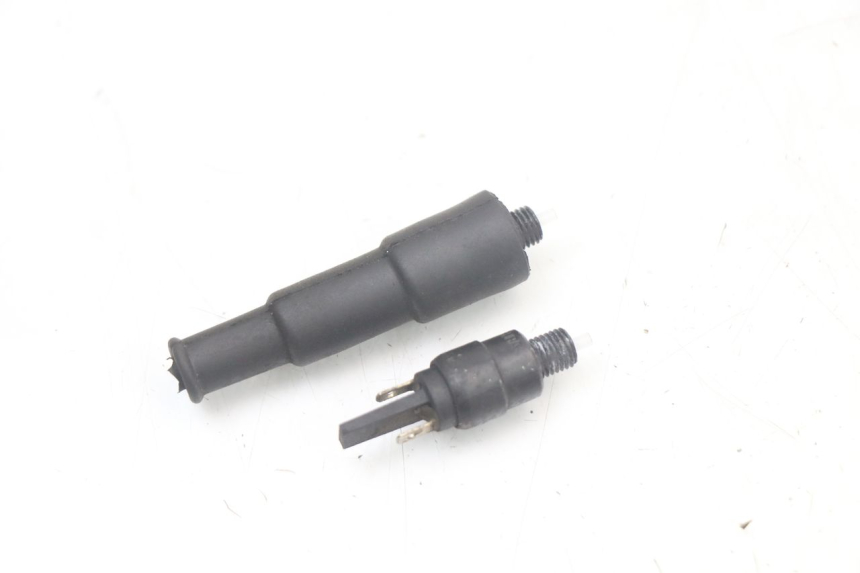 photo de INTERRUPTOR DE LUZ DE FREIO PIAGGIO XEVO - X EVO 125 (2007 - 2017) - Detalhe da peça