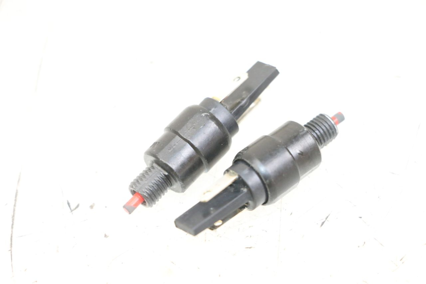 photo de INTERRUPTOR DE LUZ DE FREIO PIAGGIO XEVO - X EVO 125 (2007 - 2017) - Vista principal