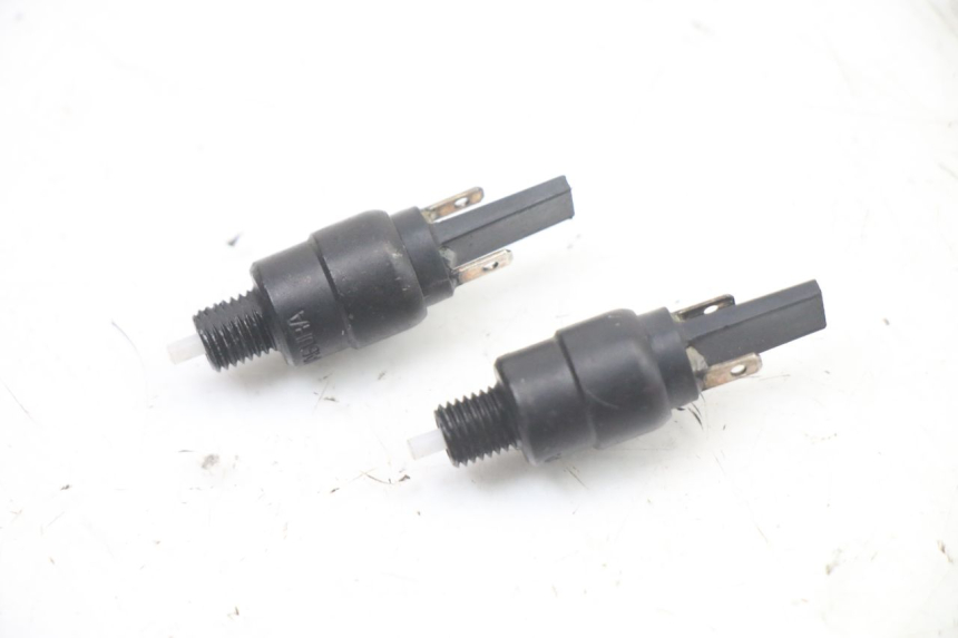 photo de INTERRUPTOR DE LUZ DE FREIO PIAGGIO XEVO - X EVO 125 (2007 - 2017) - Vista principal