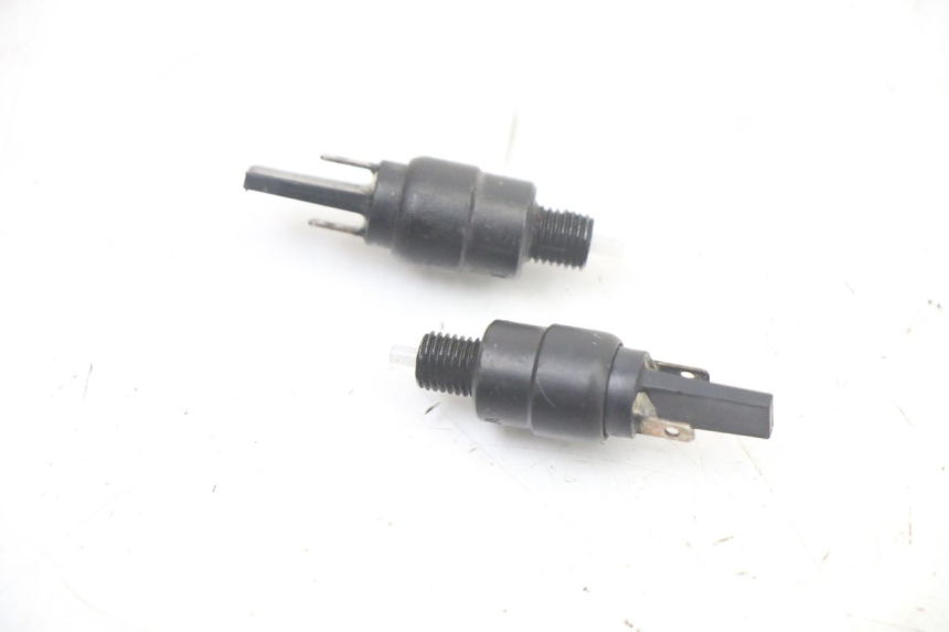 photo de INTERRUPTOR DE LUZ DE FREIO PIAGGIO XEVO - X EVO 125 (2007 - 2017) - Zoom do estado de desgaste