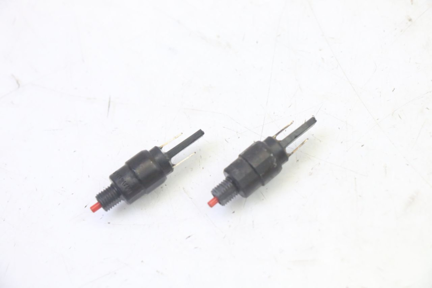 photo de INTERRUPTOR DE LUZ DE FREIO PIAGGIO XEVO - X EVO 125 (2007 - 2017) - Vista principal