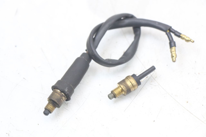 photo de INTERRUPTOR DE LUZ DE FREIO YAMAHA BW'S NG NEXT GENERATION 50 (1996 - 2003) - Detalhe da peça