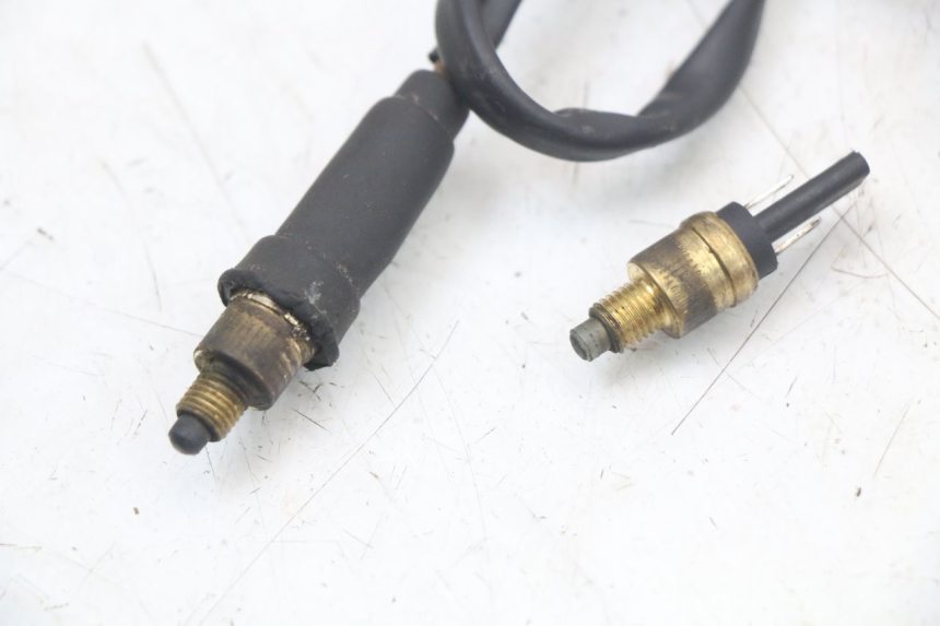 photo de INTERRUPTOR DE LUZ DE FREIO YAMAHA BW'S NG NEXT GENERATION 50 (1996 - 2003) - Zoom do estado de desgaste