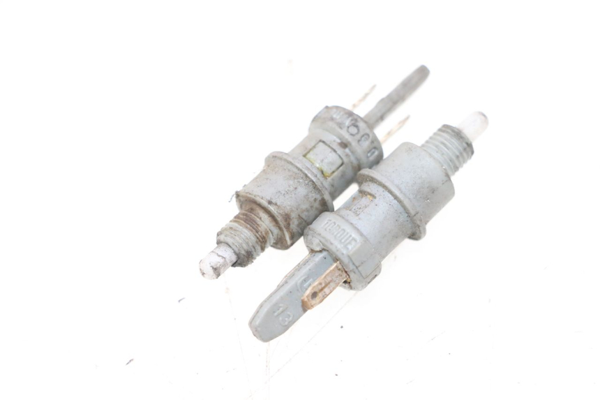photo de INTERRUPTOR DE LUZ DE FREIO YAMAHA YP MAJESTY 125 (1998 - 2001) - Vista principal