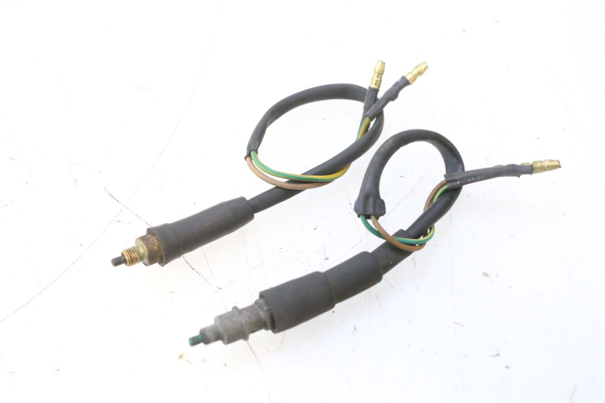photo de INTERRUPTOR DE LUZ DE FREIO YAMAHA YP MAJESTY 125 (2007 - 2010) - Zoom do estado de desgaste