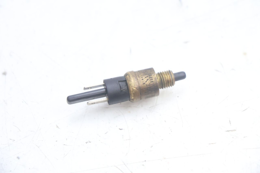 photo de INTERRUPTOR DE LUZ DE FREIO YAMAHA YP MAJESTY 125 (2002 - 2006) - Detalhe da peça