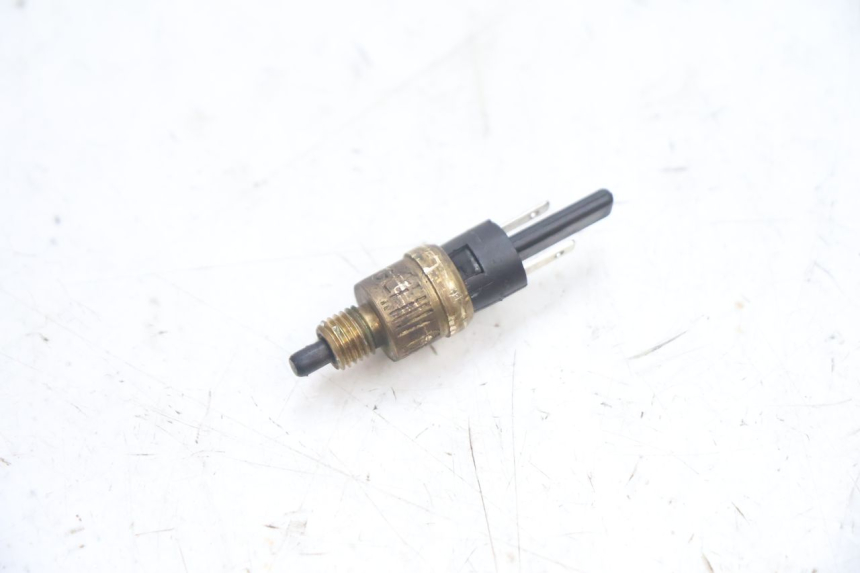 photo de INTERRUPTOR DE LUZ DE FREIO YAMAHA YP MAJESTY 125 (2002 - 2006) - Vista principal