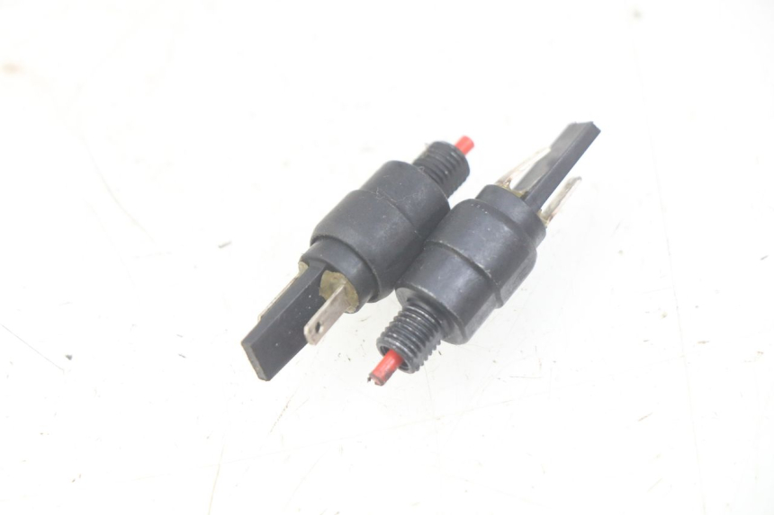 photo de INTERRUPTOR DE LUZ DE FREIO PIAGGIO ZIP 4T 50 (2018 - 2020) - Detalhe da peça