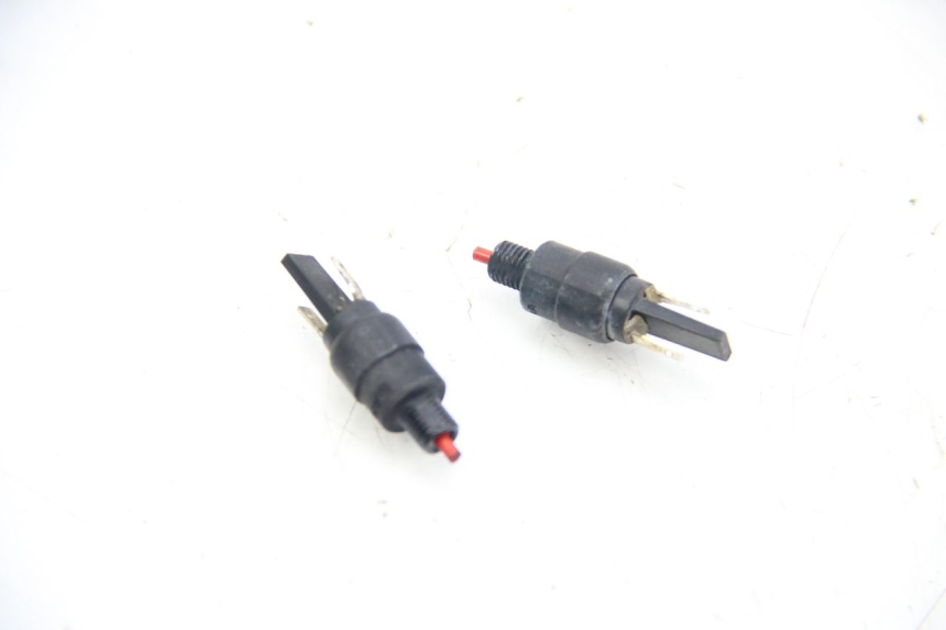 photo de INTERRUPTOR DE LUZ DE FREIO PIAGGIO ZIP 4T 50 (2018 - 2020) - Vista principal