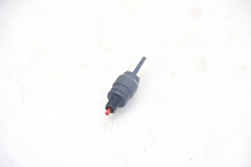 photo de INTERRUPTOR DE LUZ DE FREIO PIAGGIO ZIP 4T 50 (2018 - 2020) - Vista principal