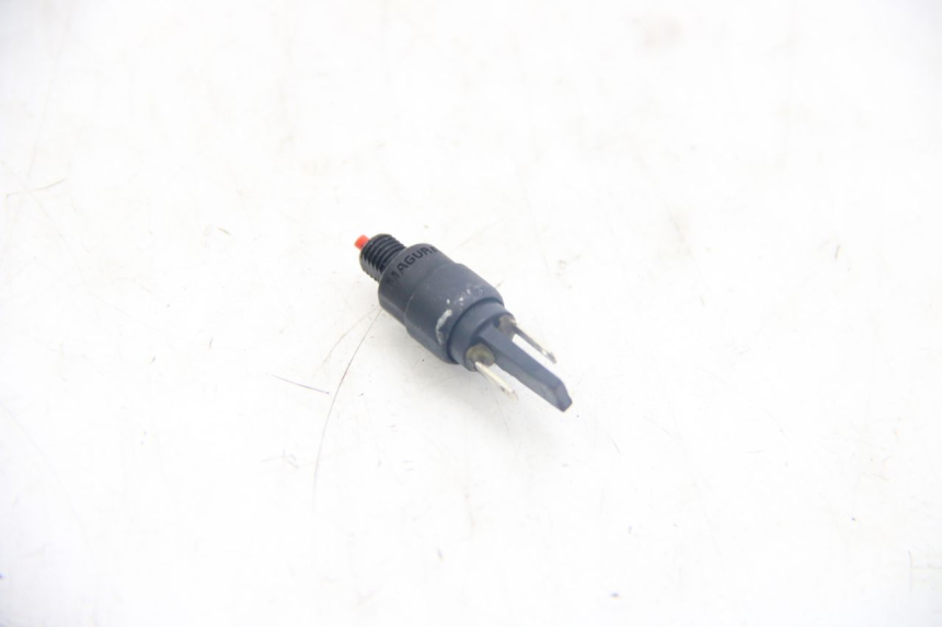 photo de INTERRUPTOR DE LUZ DE FREIO PIAGGIO ZIP 4T 50 (2018 - 2020) - Detalhe da peça