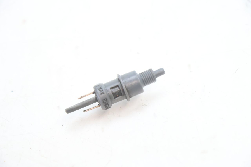 photo de INTERRUPTOR DE LUZ DE FREIO PIAGGIO ZIP 4T 50 (2006 - 2017) - Detalhe da peça