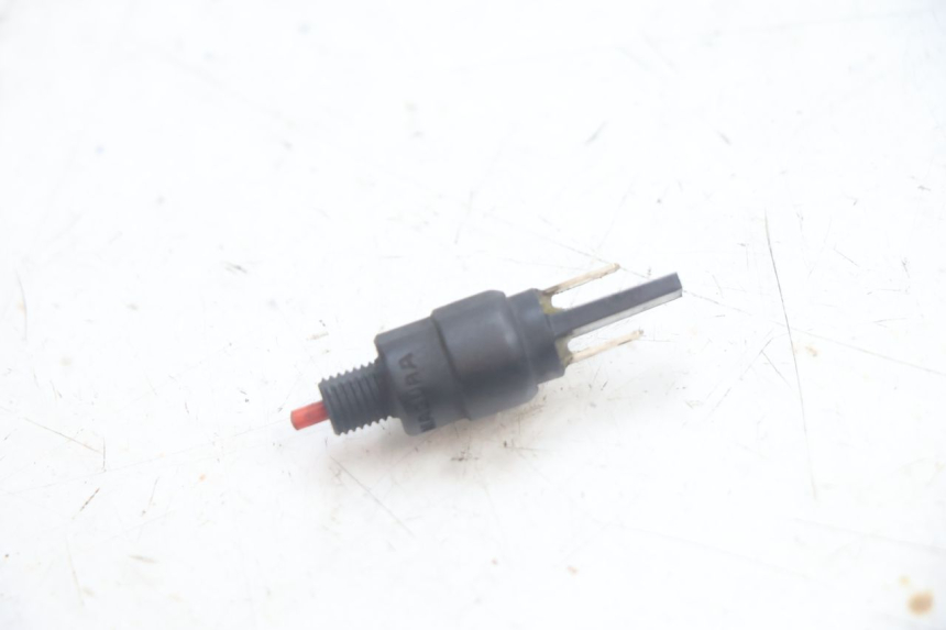 photo de INTERRUPTOR DE LUZ DE FREIO PIAGGIO ZIP IGET 4T 50 (2021 - 2023) - Vista principal