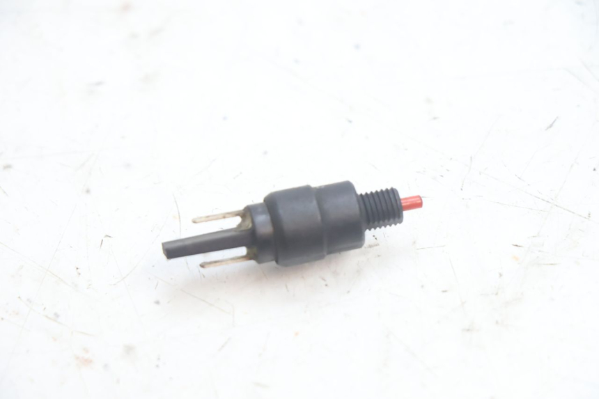 photo de INTERRUPTOR DE LUZ DE FREIO PIAGGIO ZIP IGET 4T 50 (2021 - 2023) - Detalhe da peça