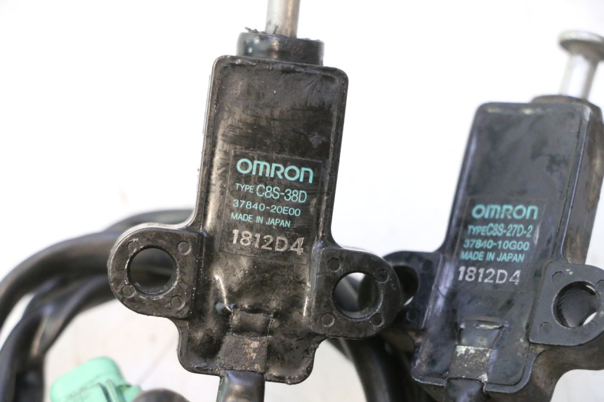 photo de CORTA-CIRCUITO DO DESCANSO LATERAL SUZUKI BURGMAN EXECUTIVE ABS 650 (2006 - 2012) - Ampliação técnica