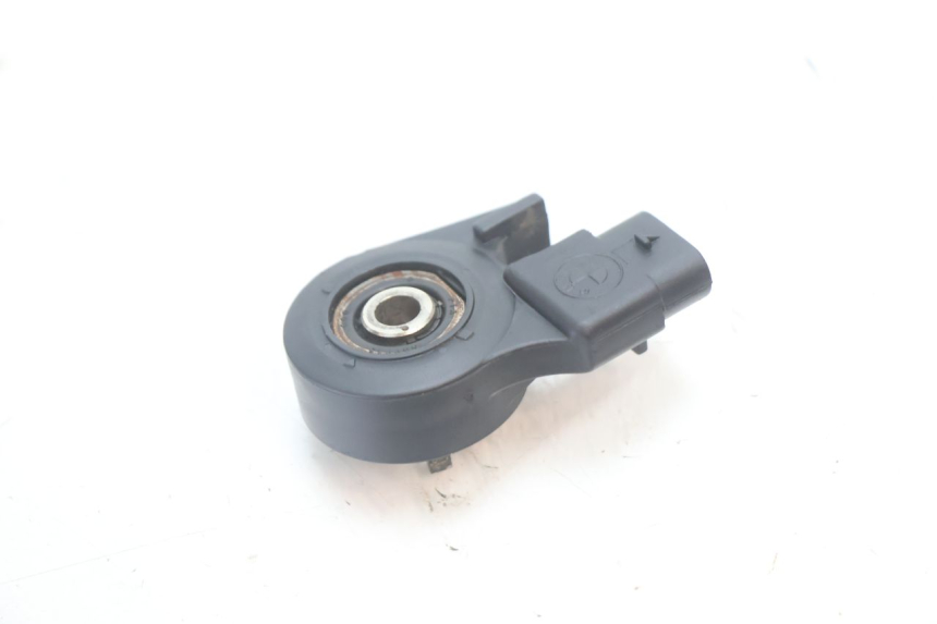 photo de CORTA-CIRCUITO DO DESCANSO LATERAL BMW C SPORT 650 (2015 - 2021) - Detalhe da peça