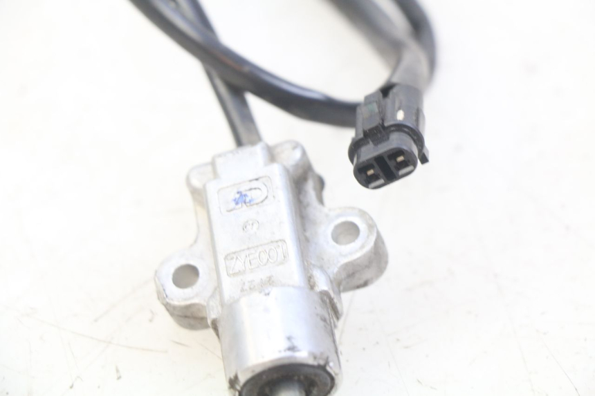 photo de CORTA-CIRCUITO DO DESCANSO LATERAL YAMAHA D'ELIGHT DELIGHT 125 (2017 - 2020) - Detalhe da peça