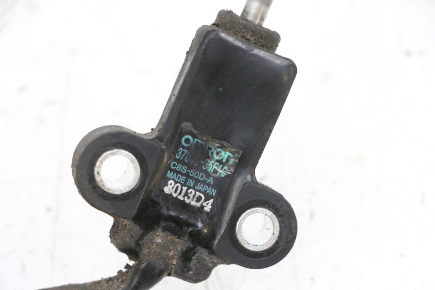 photo de CORTA-CIRCUITO DO DESCANSO LATERAL SUZUKI GSXR GSX-R 1000 (2003 - 2004) - Zoom do estado de desgaste