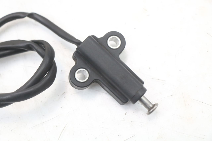 photo de CORTA-CIRCUITO DO DESCANSO LATERAL SUZUKI GSR 750 (2011 - 2017) - Zoom do estado de desgaste