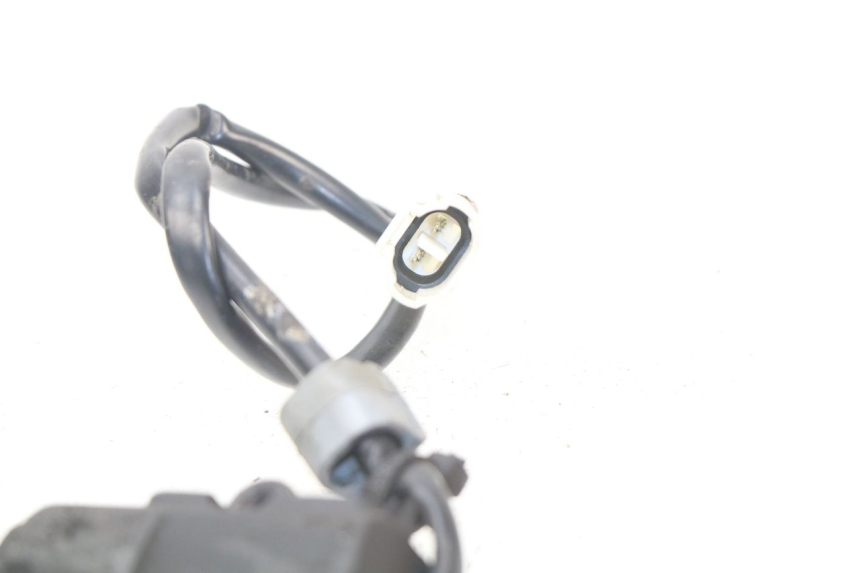 photo de CORTA-CIRCUITO DO DESCANSO LATERAL PIAGGIO VESPA GTS IE ABS 300 (2016 - 2018) - Zoom do estado de desgaste
