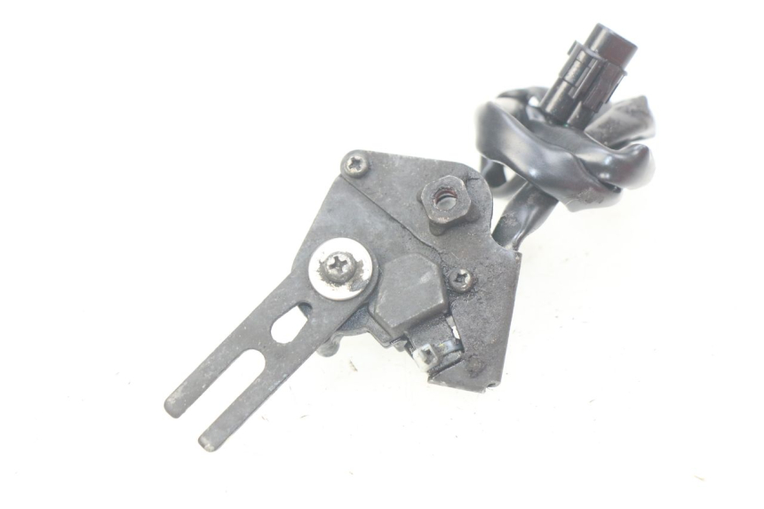 photo de CORTA-CIRCUITO DO DESCANSO LATERAL KAWASAKI Z 650 (2016 - 2019) - Detalhe da peça
