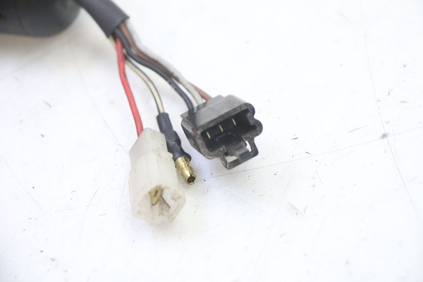 photo de INTERRUPTOR DE IGNIÇÃO MBK BOOSTER NEXT GENERATION 50 (1995 - 1998) - Pontos de fixação
