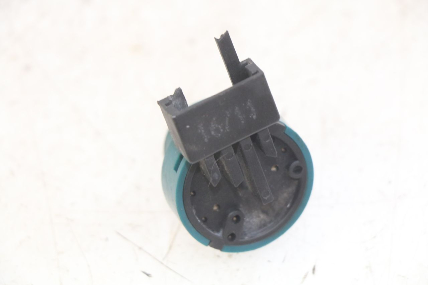 photo de INTERRUPTOR DE IGNIÇÃO PIAGGIO FLY 2T 50 (2004 - 2017) - Detalhe da peça