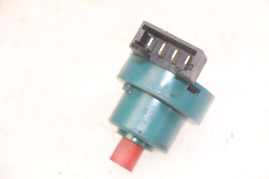 photo de INTERRUPTOR DE IGNIÇÃO PIAGGIO FLY 2T 50 (2004 - 2017) - Zoom do estado de desgaste