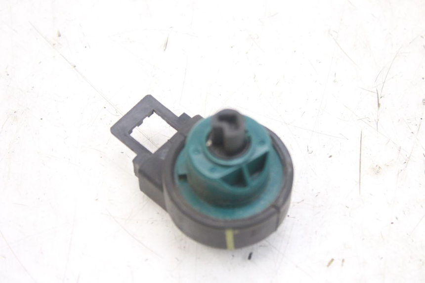 photo de INTERRUPTOR DE IGNIÇÃO PIAGGIO FLY 4T 50 (2013 - 2017) - Outro ângulo de visão