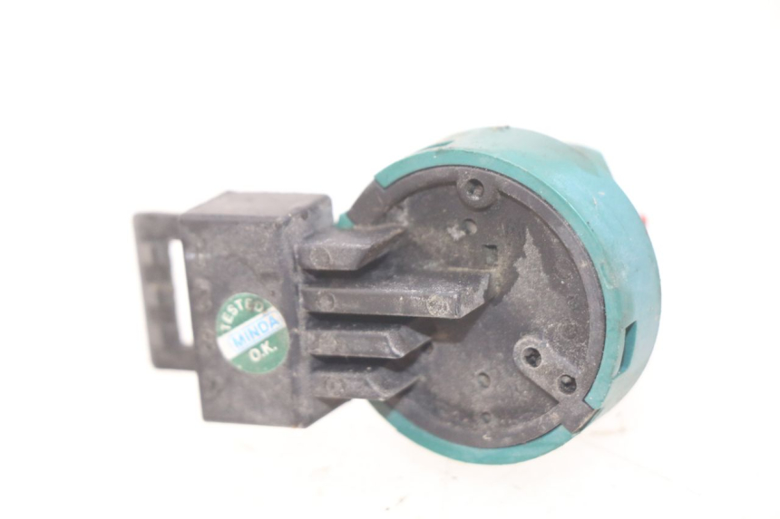 photo de INTERRUPTOR DE IGNIÇÃO PIAGGIO FLY 100 (2006 - 2010) - Zoom do estado de desgaste